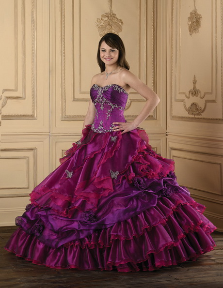 Imagenes de vestidos de 15 años morados