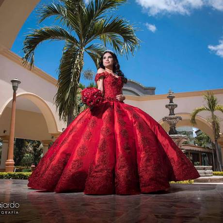 Imagenes de vestidos de 15 años modernos 2019