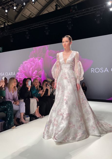 Trajes de novia rosa clara 2023