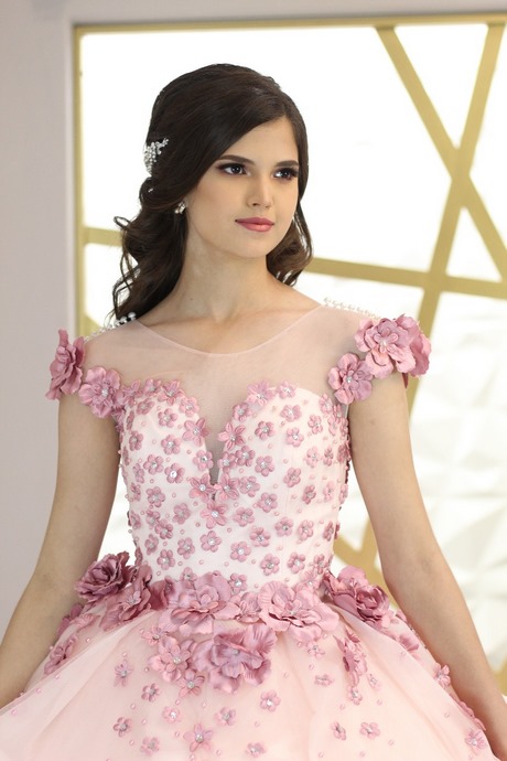 Vestidos modernos de 15 años 2023