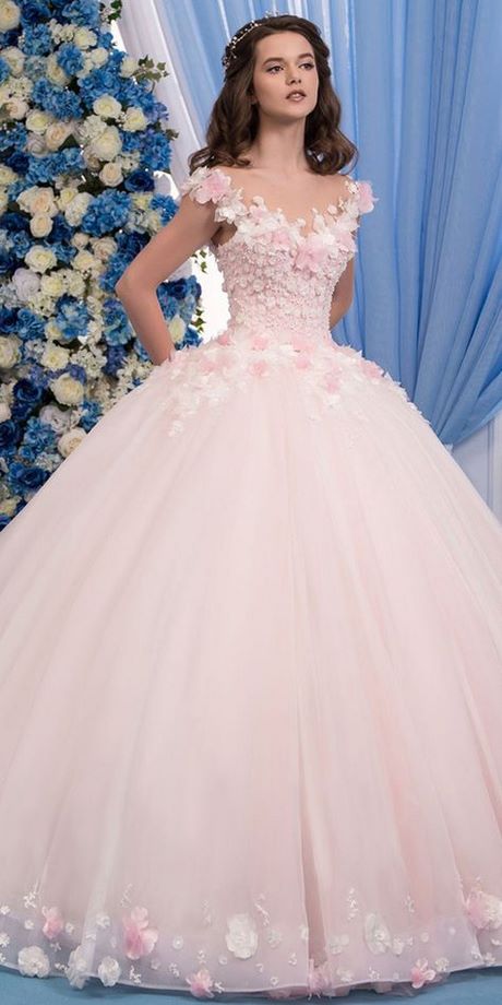 Vestidos modernos de 15 años 2023