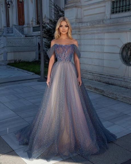 Vestidos modernos de 15 años 2023