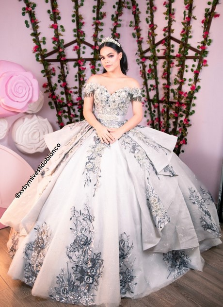 Vestidos modernos de 15 años 2023