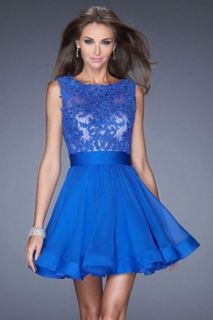 Modelo vestido azul