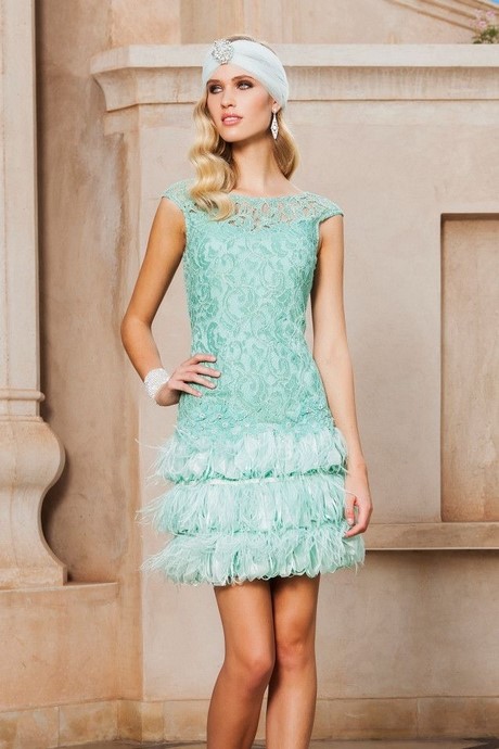 Vestido corto plumas