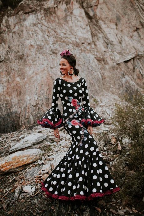 Diseños de trajes de flamenca 2019