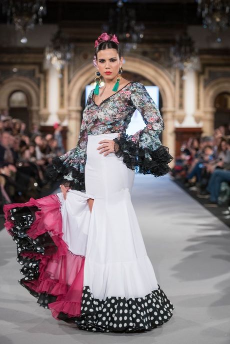 Diseños de trajes de flamenca 2021