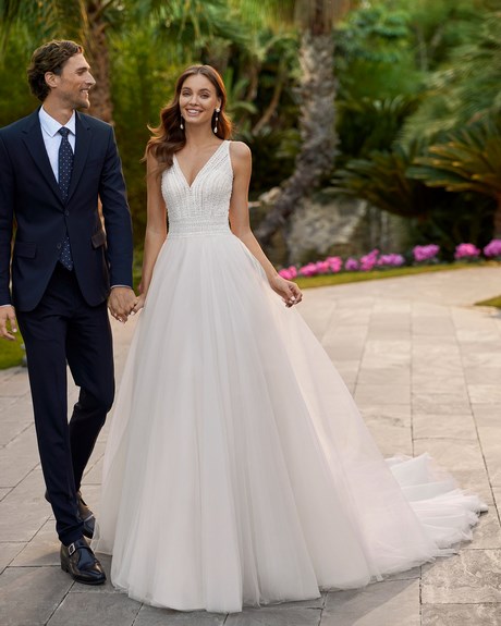 Vestidos de novia sencillos y elegantes 2023