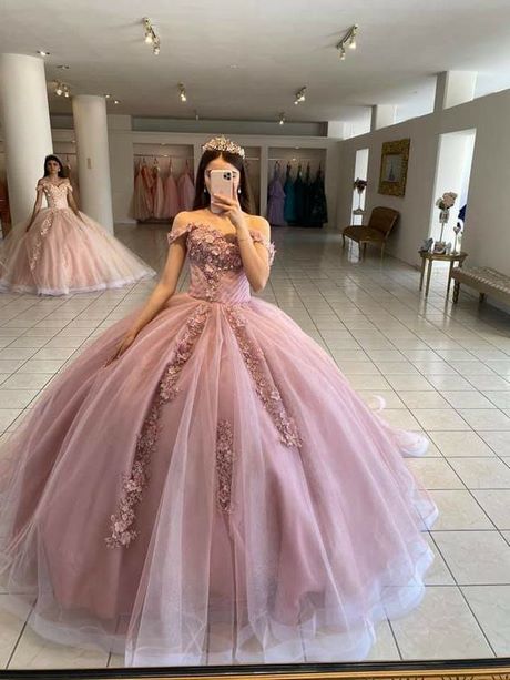 Moda de vestidos de 15 años 2022