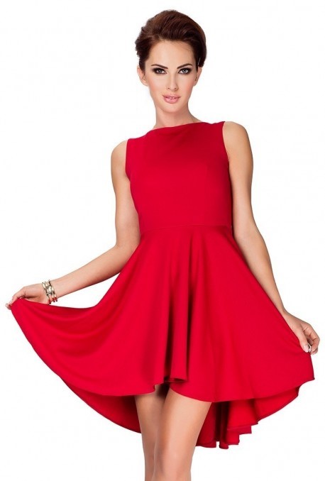 Mujer con vestido rojo