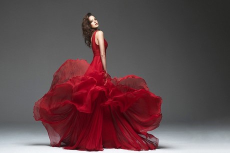 Mujer con vestido rojo