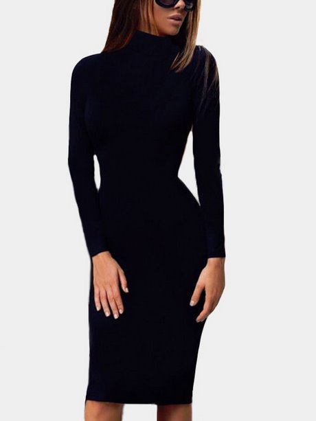 Vestido negro con cuello alto