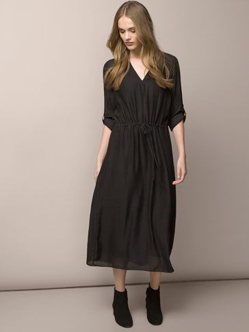 Vestido negro escote pico