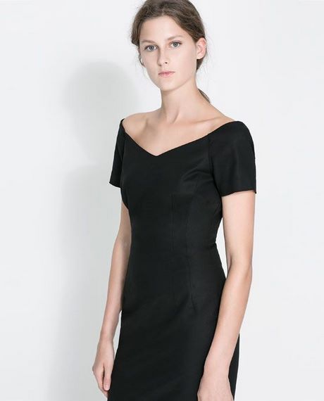 Vestido negro escote pico