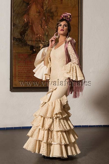 Traje flamenca beige