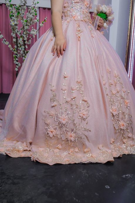 Trajes de quinceañeras 2022