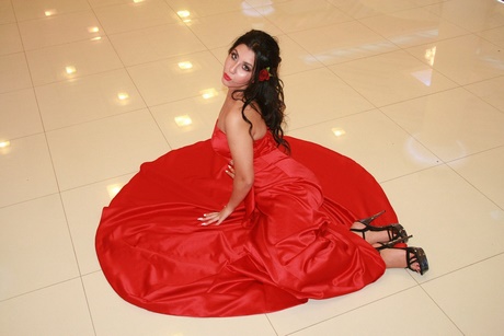 Chica vestido rojo