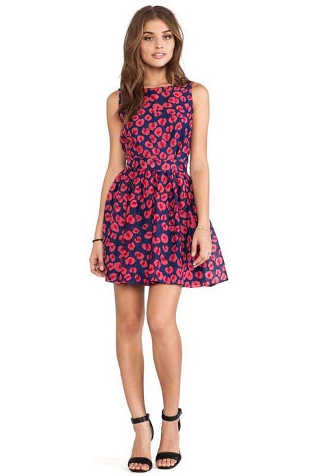 Vestidos cortos simples para fiesta