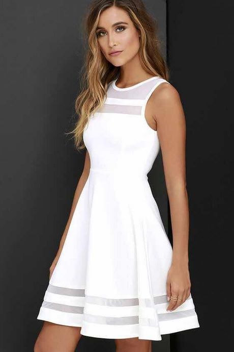 Moda en vestidos blancos